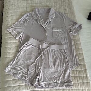 Cozy Earth Women's Bamboo Stretch-Knit Short Sleeve Pajama Set in Lilac